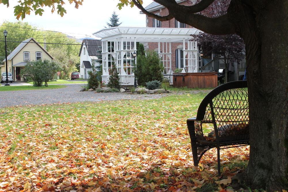 Auberge Nuits De St-Georges Bromont Buitenkant foto