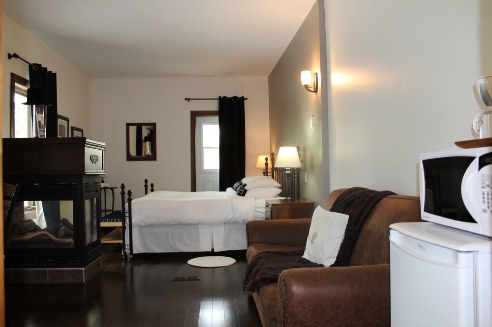 Auberge Nuits De St-Georges Bromont Buitenkant foto
