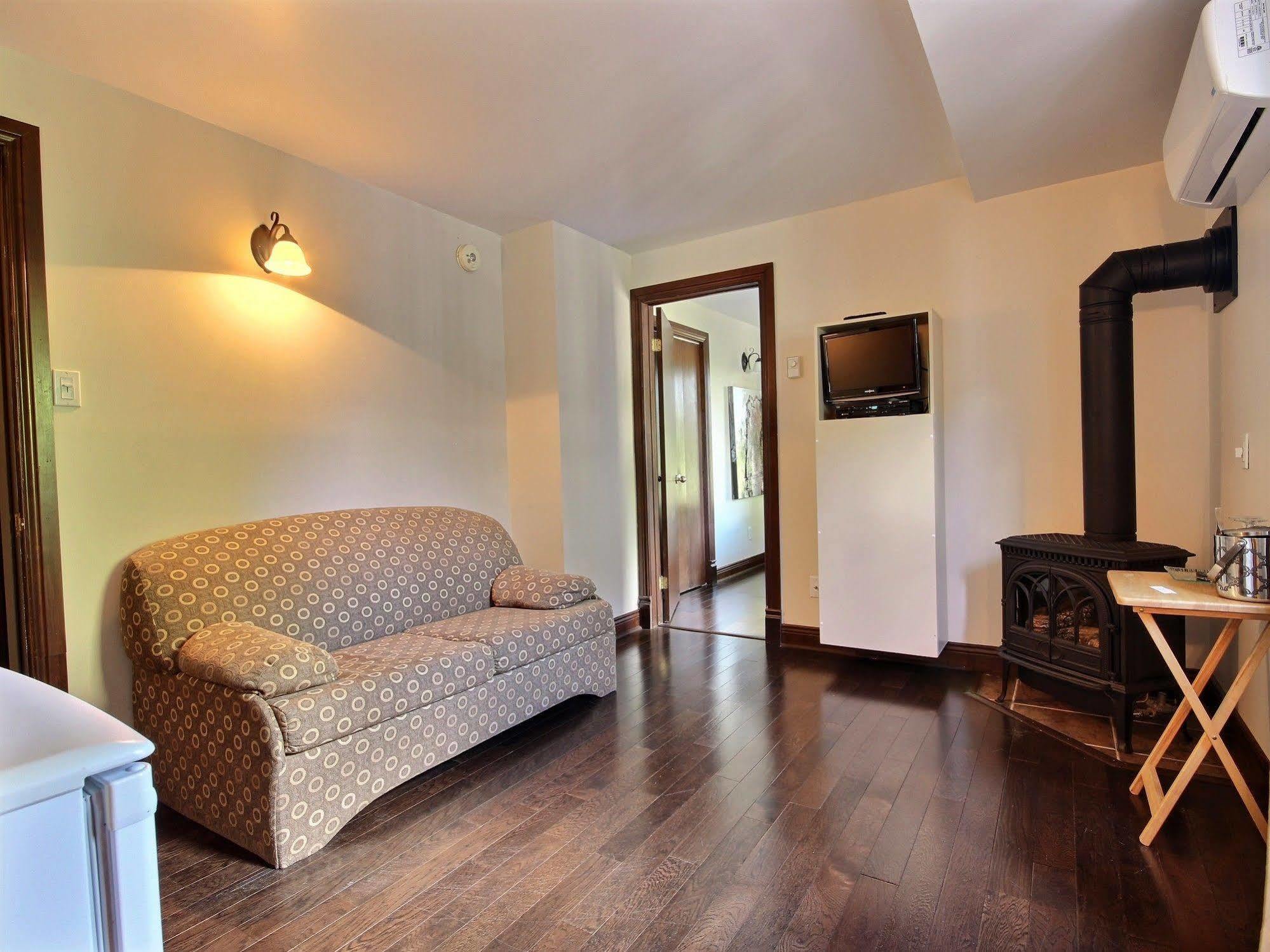 Auberge Nuits De St-Georges Bromont Buitenkant foto